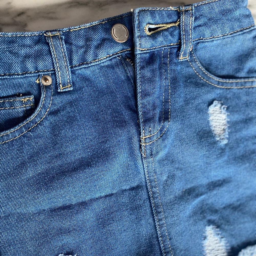 Boho Medium-Wash Frayed-Hem Jean Skirt for Toddler Girls 💙 - Picture 3 of 5